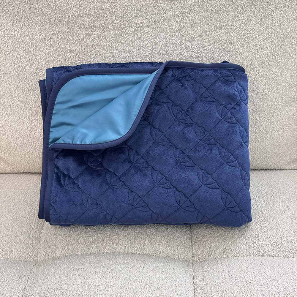 Custom Double Layer Satin Aviation Quilt Reversible Travel Blanket Super Soft Quilted Throw for Airline Business Class