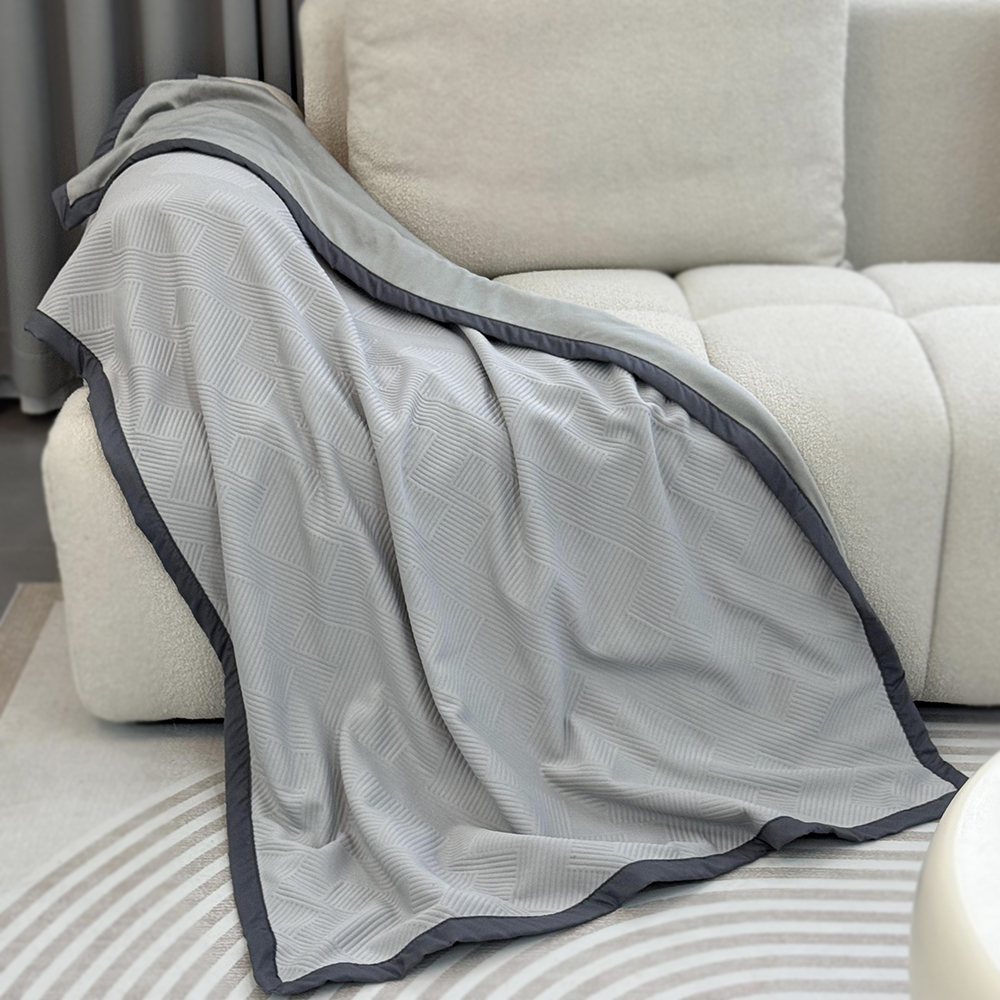 Wholesale 100% Polyester Solid Plain Quilted Airline Duvet Blanket High Quality Custom Comforter Sets Cheap Option Available