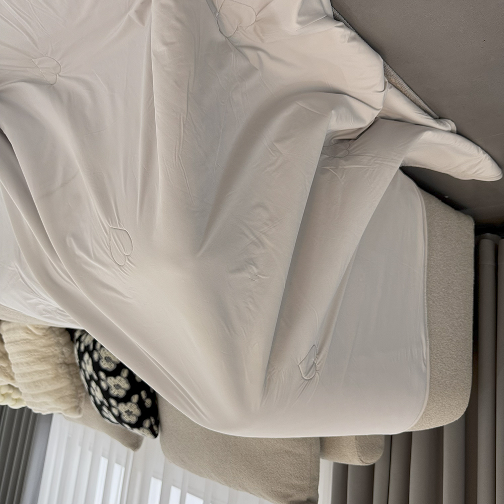 Cooling Blanket Ultra Soft Silky Air Conditioning Quilt for Summer Home Use